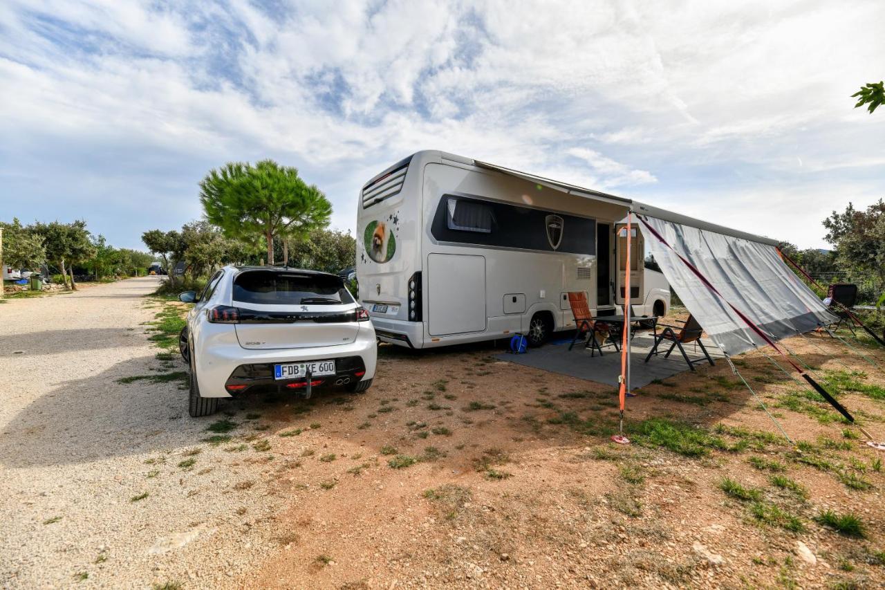 Mobile Homes At Camping Ugljan Resort Exteriér fotografie